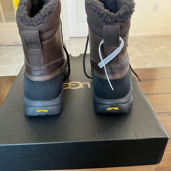 UGG Felton boots - Picture 3 of 6